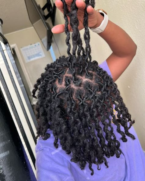 R A Y E on Instagram: "Happy Texture Tuesday 💗💞💕 #locs #locstyles #locstylesforwomen #locjewelry #locqueen #explore #dreads #dreadlocks #dreadstyles #dreadstylesformen #locgoals #locnation" Wavy Locs Men, Re Twist Dreads Men, Locs Men Hairstyles, Locs Twist Out, Re Twisting Locs Style, Dreds Hairstyles Dreadlocks Men, Loc Twist Out, Two Strand Locs Men, Curly Dreads Men