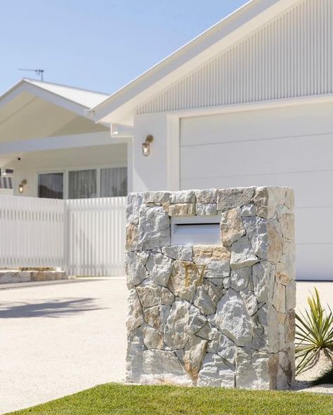 Hamptons Landscaping, Coastal Facade, Stone Cladding Exterior, Hamptons Facade, Modern Queenslander, Hamptons House Exterior, Henley Homes, Coastal Exterior, House Fence Design