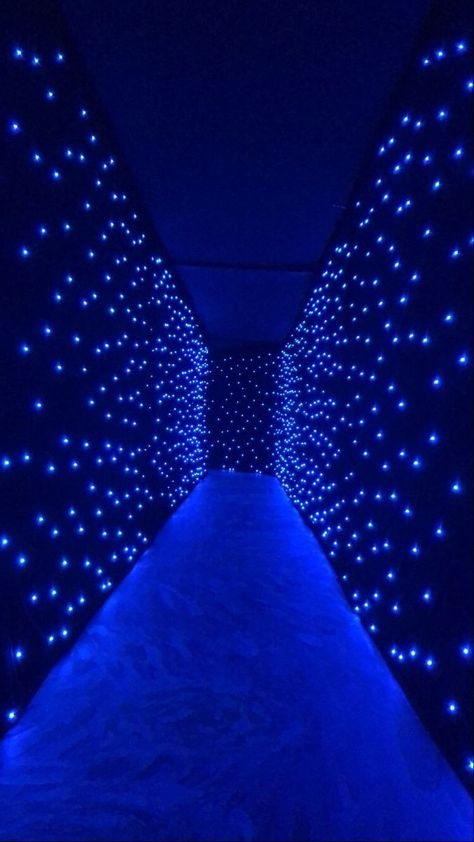 Walkway decoration ideas Walkway Decorations, Space Vbs, Starry Night Prom, Hoco Ideas, Alien Party, Prom Themes, Space Theme Party, Outer Space Party, Prom Theme