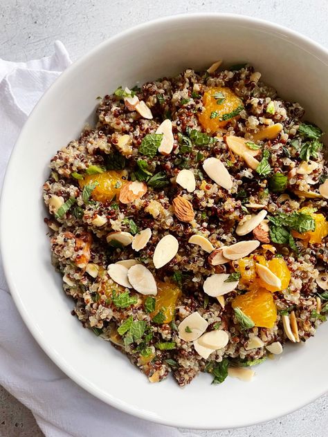 Orange Quinoa Salad, Cold Quinoa Salad, Mandarin Salad, Quinoa Salad Recipes Easy, Side Dish Easy, Easy Quinoa Salad, Salad Veggies, Quinoa Salad Recipe, Easy Vegetable Side Dishes