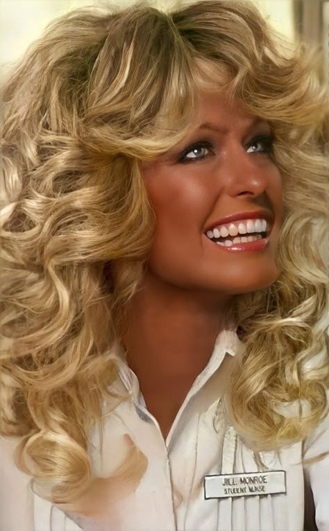 Farrah Fawcett Photoshoot, Modern Farrah Fawcett Hair, Farrah Fawcett Haircut, Farah Fawcett Hair, Retro Ponytail, Farrah Fawcett Hair, Vintage Haircuts, Fawcett Hair, Farah Fawcett