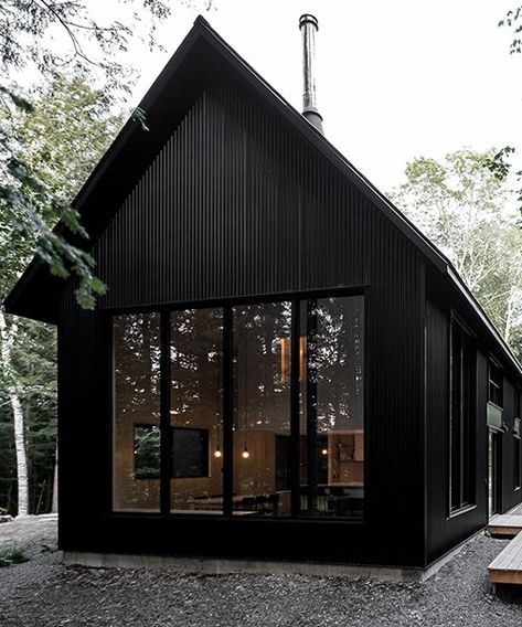 Chalet Modern, Cabin Forest, Corrugated Metal Siding, Nordic Architecture, Black Cabin, Black Cottage, Black Houses, Metal Siding, Black House Exterior