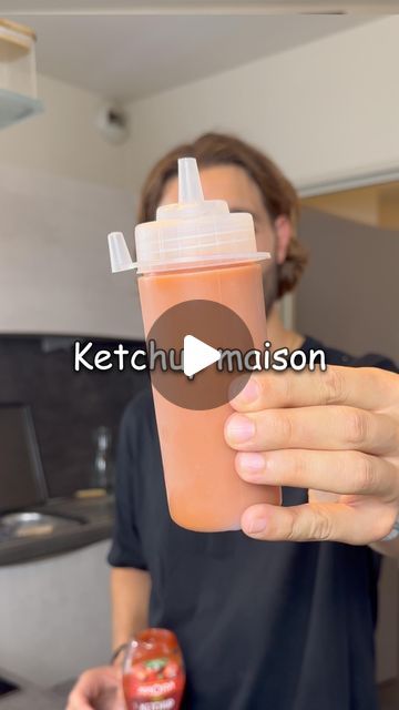 The Chef Tomy on Instagram: "Ketchup maison 🌱  Pour le blender, j’utilise la marque @huromeuropeofficial  Vous pouvez économiser 10% supplémentaires sur le site www.hurom-europe.com avec le code CHEFTOMY10 *Collaboration commerciale (lien affilié)  Ingrédients: - 1 oignon rouge - 8 tomates - 30g de sucre de coco - 1 càs de vinaigre de cidre - 1 càc de paprika fumé - Sel et poivre (au goût)  1. Enfourner les tomates et l’oignon pendant 30 minutes à 180 degrés. 2. Mixer le tout avec votre blender (le mien est un @huromeuropeofficial ). 3. Laissez mijoter à feu moyen pour que le maximum d’eau s’évapore et que votre ketchup soit le plus épais possible.  #thecheftomy  #ketchup #sauce #recettesvegan #vegan #veganfrance #publicité" Mayonnaise Sauce, Ketchup Sauce, The Chef, Ketchup, Mayonnaise, 30 Minutes, Sauce