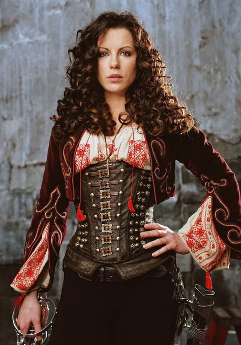 Anna Valerious, Van Helsing 2004, Moda Steampunk, Under Bust Corset, Mode Steampunk, Film Costumes, Van Helsing, Underbust Corset, Leather Corset