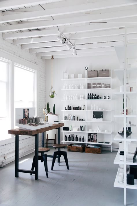 modern meets industrial bright white display // anne sage Stairway Bookcase, Artist Home Studio, Urban Industrial Decor, Juniper Home, Photography Office, Industrial Office Design, Art Studio Design, White Industrial, Library Wall