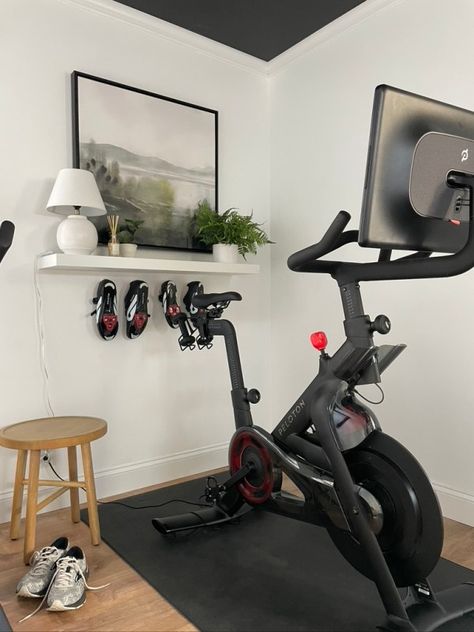 Peloton Home Gym, Peloton Room Ideas, Peloton Room, Home Office And Gym, Bedroom Decor Inspirations, Gym Transformation, Modern Home Gym, Mini Home Gym, Home Office/gym