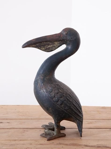 Wood Art Projects, Crane Bird, Chainsaw Carving, Garden Art Sculptures Diy, Ceramic Birds, Bird Sculpture, Garden Art Sculptures, Ceramics Ideas Pottery, Carving Ideas