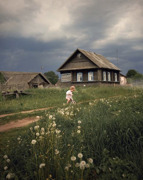 the breath of thunderstorm by aleshurik. Found using 'Gallery for Flickr' on iPad. https://apps.apple.com/in/app/galleryr-pro-for-flickr/id525519823 Russian House, Love Yourself, Beautiful Nature, Ukraine, Russia, House Styles, Photography, Nature