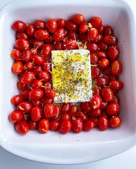 Roasted Tomatoes And Feta, Recept Pasta Oven, Summer Supper, Tomato And Feta, Roasted Tomato Pasta, Feta Recipe, Baked Feta Pasta, Oven Roasted Tomatoes, Baked Feta