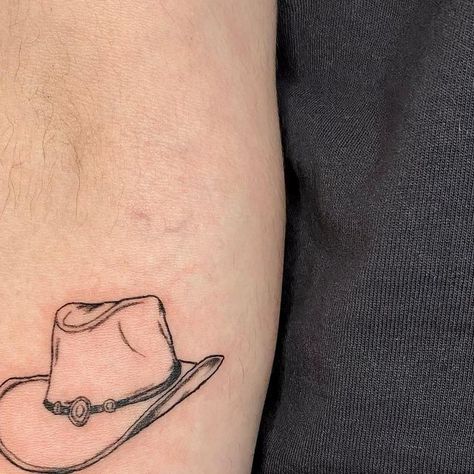 yeva’s tatts on Instagram: "custom cowboy hat for Caleb! thank you for coming back for more western themed tatts :-)" Cowboy Hat Tattoo Men, John Wayne Tattoo, Cowboy Hat Tattoo, Hat Tattoo, J Tattoo, Custom Cowboy Hats, Theme Tattoo, Western Theme, My Tattoo