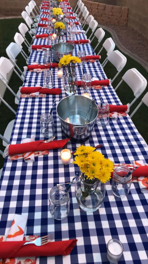 The Perfect Tablescape for a backyard seafood boil Fish Fry Table Setting, Seafood Boil 40th Birthday, Low Country Boil Tablescape, Seafood Party Decorations, Crawfish Boil Table Set Up, Crab Boil Party Table Settings, Crab Boil Rehearsal Dinner, Low Country Boil Party Decorations, Lobster Party Ideas Table Settings