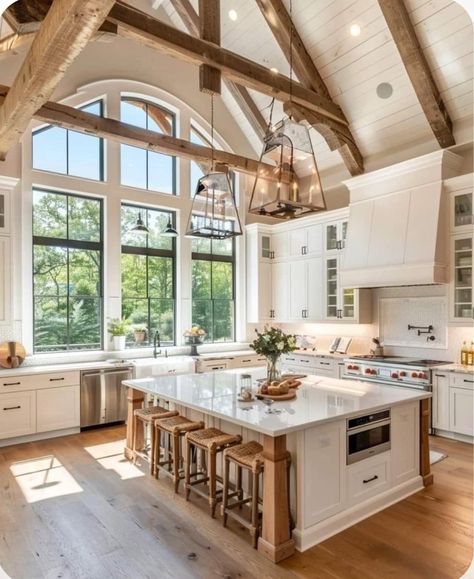 Houses Interior Kitchen, Huge Kitchen Ideas, Farmhouse Barndominium Interior, Modern Farmhouse Barndominium, Kitch Design, Traditional Farmhouse Kitchen, Cream Kitchen Cabinets, Cozy Cottage Kitchen, Barndominium Interior