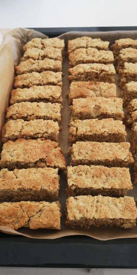 Homade Cookies, Beskuit Resepte, Crunchie Recipes, Gluten Free Sponge Cake, 100 Cookies Recipe, Rusk Recipe, Assorted Cookies, Tea Loaf, South African Dishes