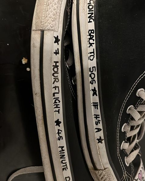 Black Converse Aesthetic Grunge, Converse Drawings On Shoes, Shoe Drawings Converse, Lyrics On Shoes, Lyrics On Converse, Shoe Doodles Converse, Converse Doodle Ideas, Converse Writing On Shoes, Shoe Art Diy