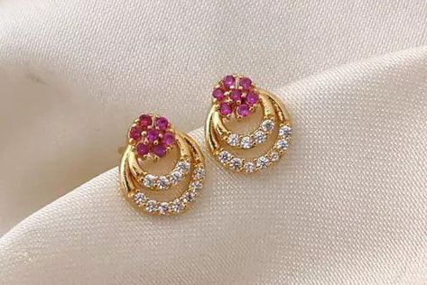 New Model Ear Rings, Latest Model Ear Rings Gold, Latest Earrings Design, Gold Earrings For Kids, Small Earrings Gold, Bridal Necklace Designs, Gold Bangles For Women, New Gold Jewellery Designs, Gold Earrings Models