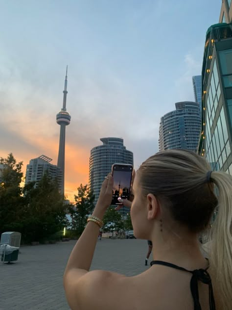 Break From Toronto, Summer In Toronto, Nyc Picture Ideas, Niagara Falls Pictures, Meet Me At The Lake, Carley Fortune, Toronto Aesthetic, Girls Ski Trip, Toronto Pictures