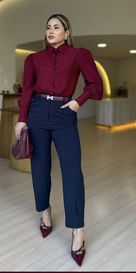 Navy Blue Pants Outfit Women Winter, Navy Blue Office Pants Outfit, Navy Blue Work Pants Outfit, Outfits Pantalon Azul, Navy Pants Outfit Work, Outfit Pantalon Vino, Burgundy Top Outfit, Navy Blue Pants Outfit, Navy Pants Outfit