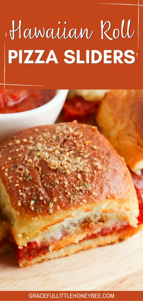 Baked Hawian Roll Sandwiches, King Hawaiian Pizza Sliders, Hawian Roll Dinner Ideas, Pepperoni Pizza Sliders Hawaiian Rolls, Hawian Roll Recipe Ideas, Mini Hawaiian Roll Sliders, Hawaiian Roll Meals, Pepperoni Sliders Hawaiian Rolls, Hawaiian Roll Pizza Sliders