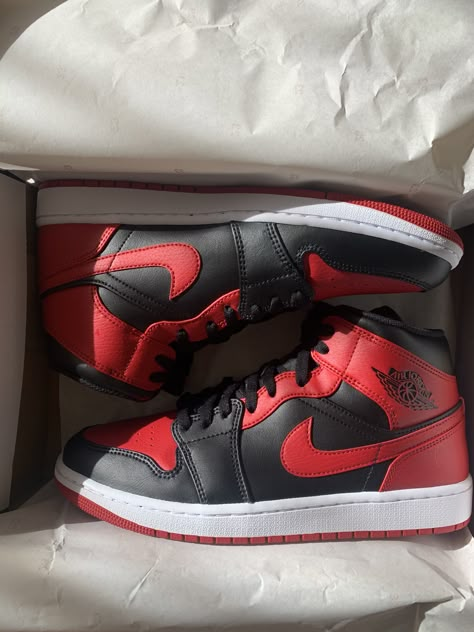 Black Jordan 1 Outfit Women, Jordans Black And Red, Jordan 1 Mid Red, Jordan 1 Red, Nike Aj1, Jordan 1 Mids, Jordan 1 Mid White, Red And Black Outfits, Nike Air Jordan Shoes