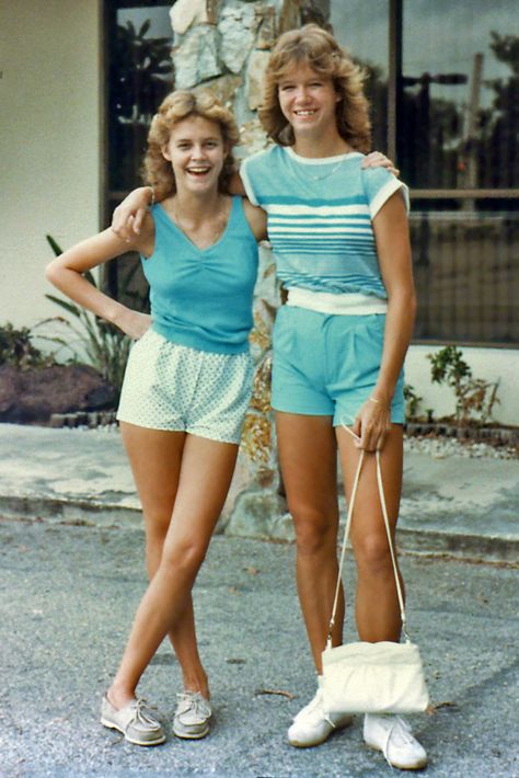 Teenage Fashion Trending, Look 80s, 1980s Fashion Trends, 80s Fashion Trends, 80s Girl, Farm Dress, Fashion 90s, 80s And 90s Fashion, Dolphin Shorts