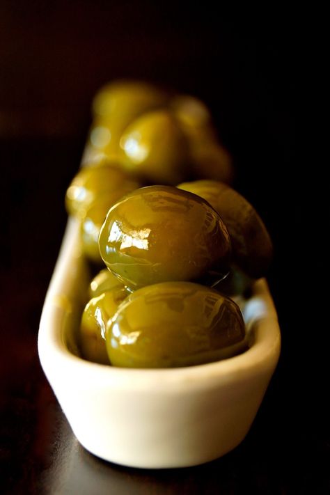 There's something magical about serving olives warm! Warm Castelvetrano Olives are an amazing, super quick and impressive appetizer to prepare. #olives #castelvetrano #castelvetranoolives #partyfood #horsdoeuvreparty Warm Olives Appetizers, Warm Olives Recipe, Warmed Olives, Castelvetrano Olives Recipe, Warm Marinated Olives, Warm Olives, Castelvetrano Olives, Olive Appetizer, Impressive Appetizers