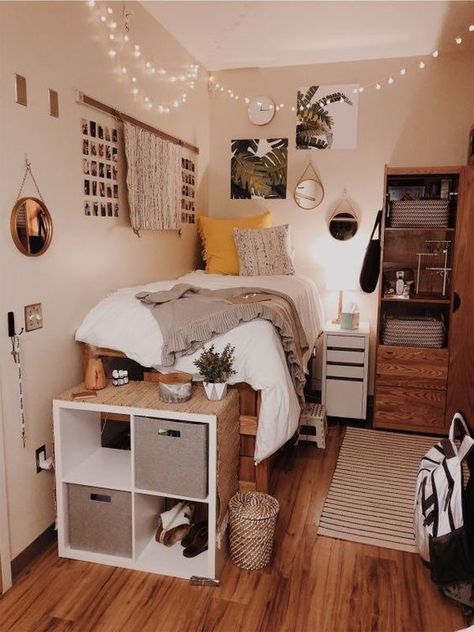 Diy Dorm Room Decor Ideas, College Dorm Theme Ideas, Cowboy Dorm Room, Aesthetic Dorm Room Decor, Dorm Room Ideas Brown, College Dorm Room Ideas Loft, Dorm Room Ideas Western, Country Dorm Room Ideas, Western College Dorm