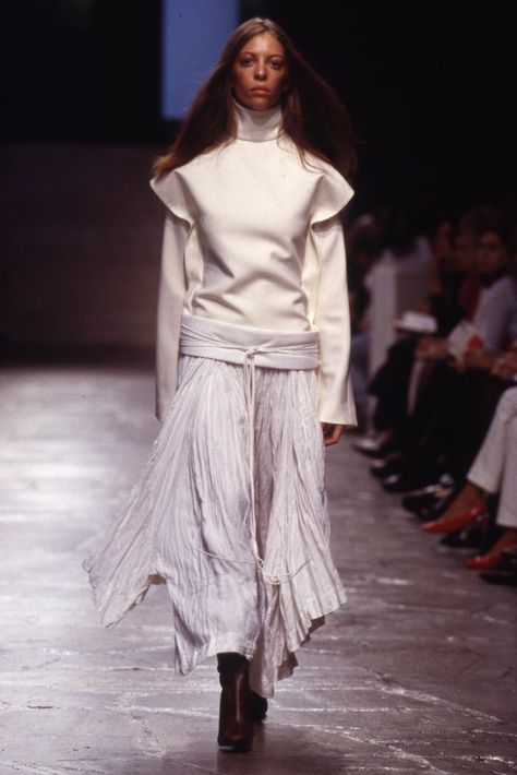 Balenciaga, Nicolas Ghesquière ss1999 Balenciaga Runway, Balenciaga Spring, Dark Fairycore, Modest Clothes, Vintage Runway, Pleated Drapes, Flower Sleeve, Nicolas Ghesquiere, Fashion House