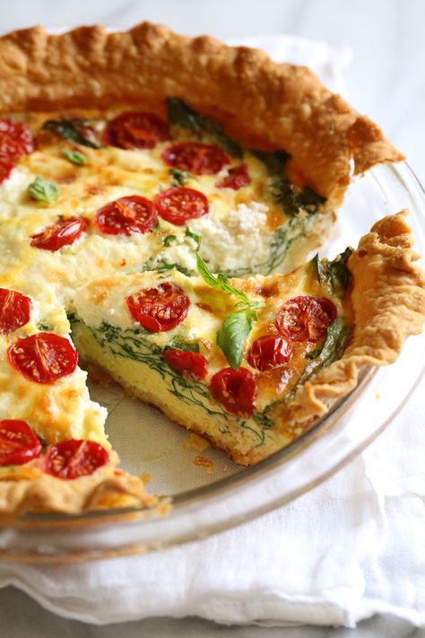 Spinach Ricotta Quiche, Ricotta Quiche, Breakfast Spinach, Vegetarian Quiche Recipes, Vegetarian Quiche, Ricotta Cheese Recipes, Tomato Cheese, Quiche Recipes Easy, Ricotta Recipes