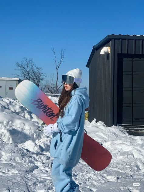 Snow Boarding Outfits, Snowboard Fits, Snowboard Girls, Snowboarding Aesthetic, Freestyle Snowboard, Snow Fits, Ski Fit, Japan Fits, Ski Outfits