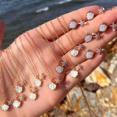 Ocean Jewelry Aesthetic, Elegant Necklaces Classy, Classy Jewelry Gold, Beige Accessories, Gold Reference, Surf Jewelry, Beachy Jewelry, Necklace With Diamond, Pretty Jewelry Necklaces