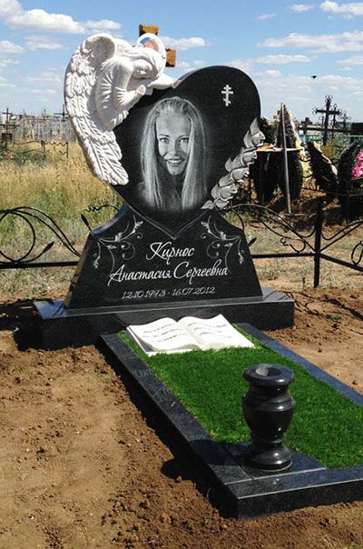 Tombstone Designs, Granite Headstones, Grave Stone, Cemetery Monuments, Cemetery Headstones, Rose Flower Pictures, Old Cemeteries, Artsy Photos, Memorial Garden