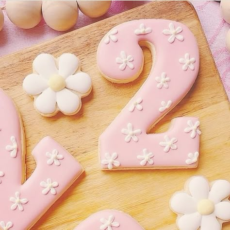 Melanie Beth | Owner, Designer on Instagram: "Simple and sweet for a little girl’s birthday! Our number 2 cutter is looking adorable with those flower details ♥️  Beautiful cookies by @bakingby_bec . . . . . . . . ________ #customcookies #cookier #cookies #cookiedecorating #cookiesofinstagram #cookieartist #royalicingcookies #royalicing #sugarcookies #sugarcookiesofinstagram #sugarcookiedecorating #royalicingart #cookieart #edible #creative #artistic #baking #cottagebakery #cutecookies #girly #sugarcookies #birthdaycookies #girlycookies #birthdayinspo" Number Cookies Royal Icing, Number 2 Cookies Decorated, 2nd Birthday Cookies Girl, 4th Birthday Cookies Girl, Number 2 Cookies, Number Cookies, Number Cookies Decorated, 2nd Birthday Cookies, Happy Birthday Cookie