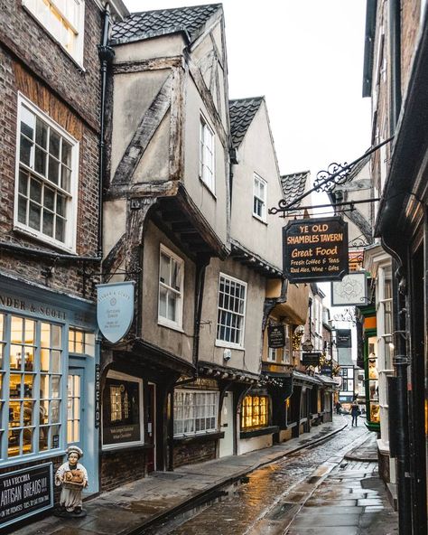 Katya Jackson Blog | York city break. What to see, where to eat and what to do in one of the prettiest cities in England. Cities In England, New England Aesthetic, San Myshuno, Wow Photo, York England, City Break, English Countryside, Old Buildings, City Aesthetic