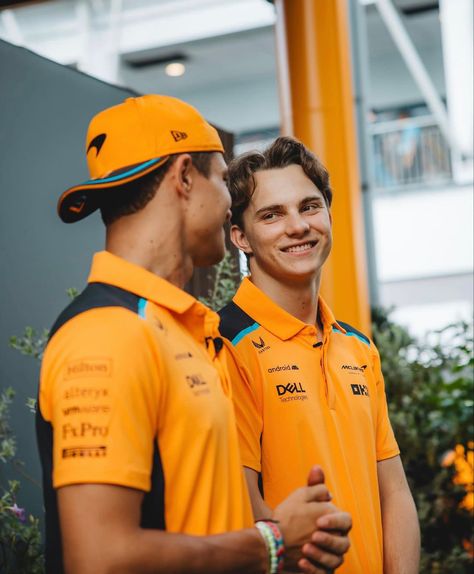 Lando And Oscar, Fake Friendship, Lance Stroll, Gym Crush, Formula 1 Drivers, Mclaren Formula 1, Local Gym, Gossip Girls, Oscar Piastri