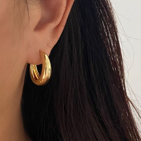 Teardrop Thick Gold Hoops – ANETT Simple Earrings For Wedding, Chunky Hoop Earrings Aesthetic, Chunky Small Hoop Earrings, Thick Earrings Hoop, Gold Earrings Layered, Thick Gold Hoops Aesthetic, Gold Hoop Earrings Thick, Gold Jewelry Hoop Earrings, Gold Teardrop Hoop Earrings