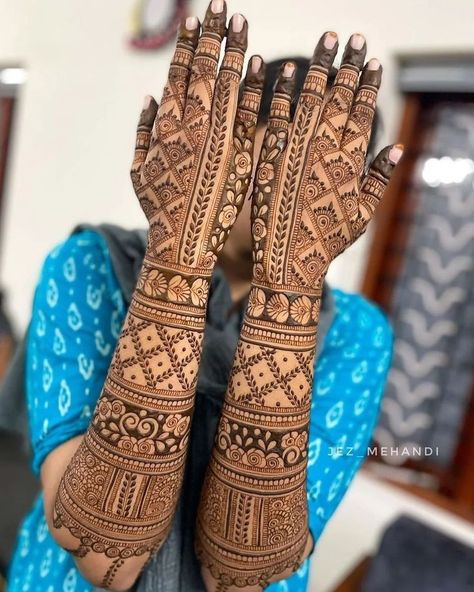 31 Days Of Halloween Makeup, Latest Mehndi Designs Wedding, Mehandhi Designs, Inai Pengantin, Mehendi Art, Simple Mehendi Designs, Indian Mehndi Designs, New Bridal Mehndi Designs, Bridal Mehendi Designs Hands