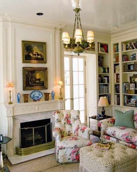 10 Timeless "Trends" for 2022 - The Glam Pad Cathy Kincaid, Traditional Decor Southern, Country Life Magazine, Casa Country, The Enchanted Home, English Country Style, Enchanted Home, Classic Home Decor, Cary Grant