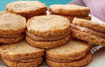 Almond-Shortbread Sandwich Cookies Almond Sandwich Cookies, Peanut Butter Shortbread Cookies, Filled Shortbread Cookies, Shortbread Cookie Recipes, Peanut Butter Shortbread, Best Shortbread, Superbowl Desserts, Homemade Almond Butter, Cookie Sandwich Recipes