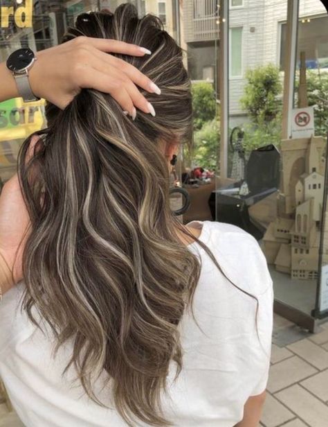 Beige Hair, Black Hair Balayage, Hair Color Underneath, Brown Hair Looks, Brown Hair Inspo, Brunette Hair With Highlights, Balayage Hair Dark, Dark Hair With Highlights, Hair Streaks