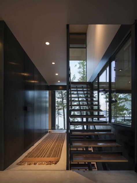 The ultimate modern lake house provides a serene retreat in Montana Lake Stairs, Kundig Architecture, Wine Vault, Retro Architecture, Olson Kundig, Utah House, Lake Keowee, Modular Housing, Modern Lake House