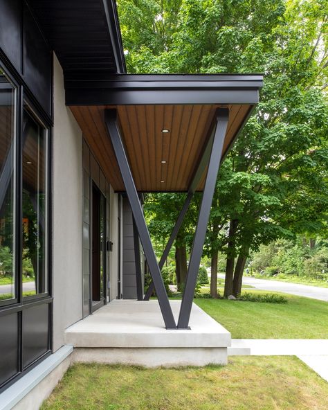 Beams Outside House, Front Porch Post Ideas Modern, Modern House Porch Design, Black Posts On Front Porch, Pergola Over Front Door Entrance Porch Ideas, Front Porch Modern Design, Front House Porch Ideas, Modern Front Porch Columns, Modern Porch Posts