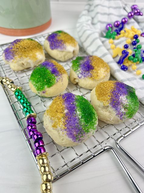 Mardi Gras King Cake Bites - My Big Fat Happy Life King Cake Bites, Cream Cheese Crescent Rolls, Mardi Gras King Cake, Mardi Gras Food, Colored Sugar, Cake Bites, Crescent Roll Dough, Foodie Friends, King Cake