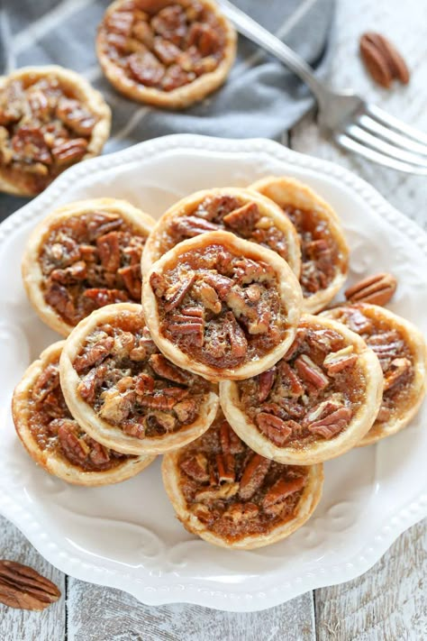 These Mini Pecan Pies are easy to make and can also be made ahead of time. These are the perfect mini treat for Thanksgiving too! Mini Thanksgiving Desserts, Mini Pecan Pie Recipes, Mini Pecan Pie, Pecan Pie Recipes, Mini Pecan Pies, Pecan Tarts, Pecan Pie Filling, Pecan Pies, Southern Desserts