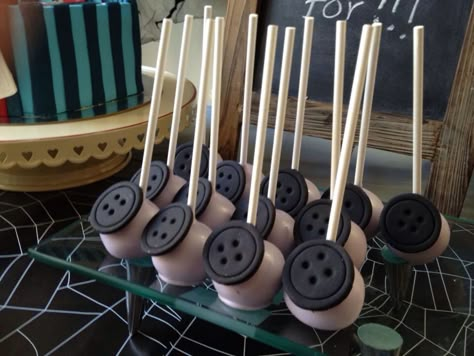 Coraline Table Decor, Caroline Theme Birthday Party, Coraline Themed Quinceanera, Coraline Wedding Theme, Coraline Themed Sweet 16, Coraline Bday Party Ideas, Coraline Theme Quince, Coralline Birthday Theme, Tim Burton Themed Birthday Party