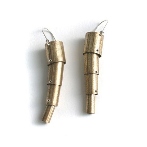 brass wiggly earring Riveted Jewelry, Conceptual Jewelry, Diy Jewelry Videos, Rivet Jewelry, Jewelry Earings, Hardware Ideas, Tech Jewelry, Garlic Butter Shrimp, Butter Shrimp