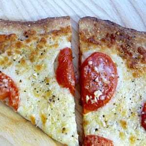 Sicilian Pizza, Pizza Topping, Pizza Calzone, Pizza Flatbread, Pizza Calzones, White Pizza, Pizza Ingredients, Sicilian Recipes, Pastry Crust