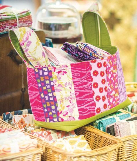 Free Sewing Caddy Tutorial Pouches Diy, Diy Pouch No Zipper, Sewing Caddy, Fabric Basket Tutorial, Basket Tutorial, Basket Patterns, African Quilts, Pouch Diy, Nick Nacks