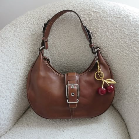 🐻 Y2k 2003 Brown Leather Coach Hamptons Hobo Bag🐻 ⋆ Free US shipping ⋆ 12" x 8" ⋆ good condition ⋆ great condition, stains on back shown ⋆ $145 shipped ��⋆ Comment "sold" or dm me to purchase ⋆ Charms included #y2k #2000s #vintagebag #thrift #vintagecoach #vintage #fallinspo #pinterest #fallaesthetic It Girl Bag, Clothes Transformation, 2000s Bags, Fall Pinterest, Coach Hobo Bag, Bag Wishlist, Vintage Coach Bag, Vintage Designer Bags, Coach Hobo