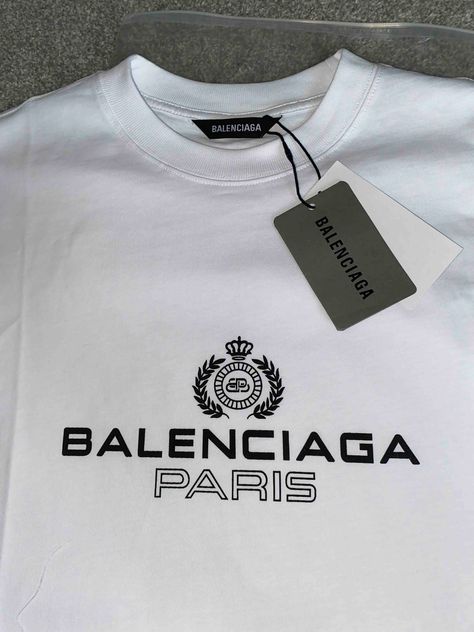 Balenciaga Tshirt, Mothers Day Images, Balenciaga T Shirt, Balenciaga Men, Polo Design, Mens Tshirts Fashion, Tshirt Design Men, Winter Hoodies