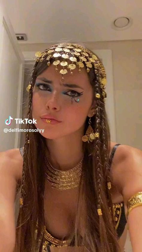 Cleopatra Outfit, Cleopatra Makeup, Cleopatra Halloween Costume, Cleopatra Halloween, Outfit For Halloween, Belly Dancing Videos, Pretty Halloween Costumes, Trendy Halloween Costumes, Halloween Costume Outfits